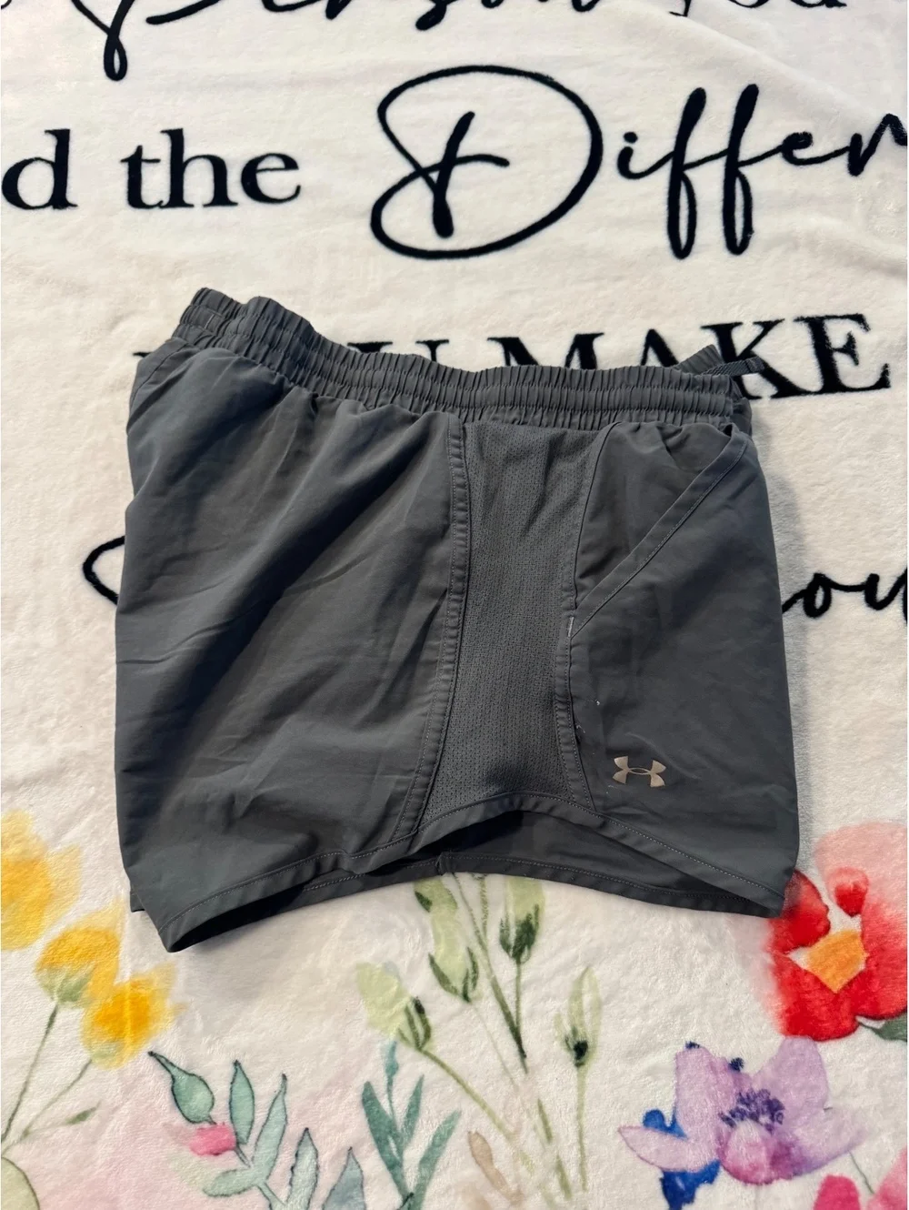 Under Armor Womens Medium Gray Running Shorts Athletic Gym Workout Size M